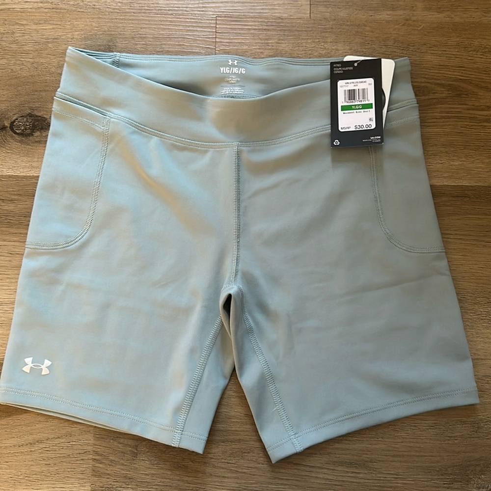 ✨NWT✨ UNDER ARMOUR Fitted Bike Shorts